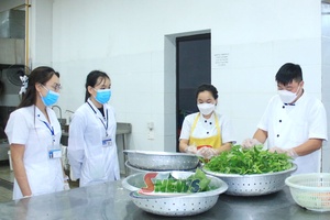 Đảm bảo an toàn thực phẩm mùa hè và mùa mưa bão
