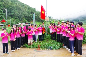 'Sáng ánh điện, xanh núi đồi biên cương
