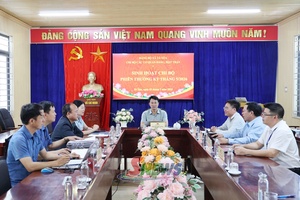 'Sử dụng Sổ tay đảng viên điện tử ở vùng cao Tà Xùa