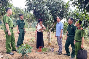 'Chung sức cùng bộ đội bảo vệ chủ quyền biên giới