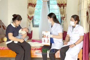 'Chủ động phòng ngừa bệnh uốn ván rốn ở trẻ sơ sinh