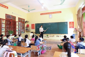 'Song Khủa nỗ lực vượt khó phát triển giáo dục đào tạo