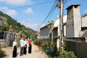 'Đẩy mạnh học tập, thực hành theo gương Bác