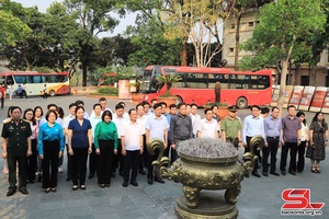 Đoàn công tác Tỉnh ủy Hưng Yên dâng hương tưởng niệm Chủ tịch Hồ Chí Minh