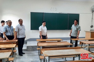 'Đồng chí Phó Chủ tịch UBND tỉnh kiểm tra chuẩn bị kỳ thi tốt nghiệp THPT tại huyện Yên Châu