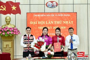 'Đưa thông tin kịp thời, chính xác đến đồng bào dân tộc thiểu số

