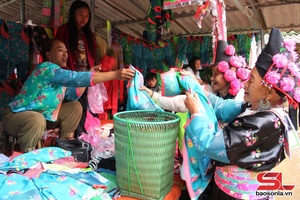 'Vui Tết Độc lập trên vùng cao Co Mạ