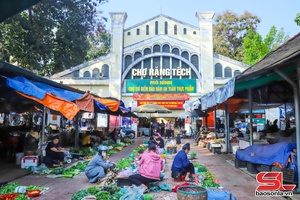 'Nhộn nhịp thị trường thực phẩm đầu năm mới