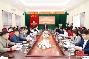 Đồng chí Phó Chủ tịch Thường trực UBND tỉnh làm việc với các xã khu vực Phù Yên về sắp xếp viên chức y tế