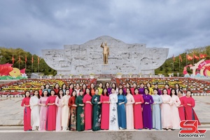 'Tuần lễ áo dài tôn vinh nét đẹp phụ nữ