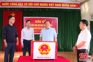 'Đồng chí Phó Bí thư Tỉnh ủy, Chủ tịch Ủy ban MTTQ Việt Nam tỉnh Sơn La kiểm tra công tác chuẩn bị bầu cử tại một số xã biên giới