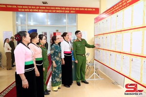 'Cư tri vùng lòng hồ Quỳnh Nhai nô nức đi bầu cử