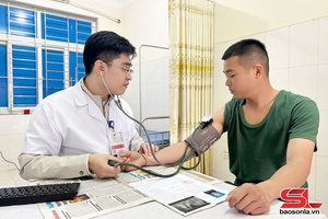 'Những người thầy thuốc "Bộ đội Cụ Hồ" hết lòng vì người bệnh