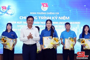 'Tuyên dương “Thanh niên tiên tiến làm theo lời Bác” và trao giải Cuộc thi ảnh “Tự hào màu áo xanh thanh niên”