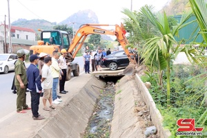'Giải tỏa hành lang giao thông trong phạm vi đất đã được bồi thường tại thôn 6, xã Chiềng Mung