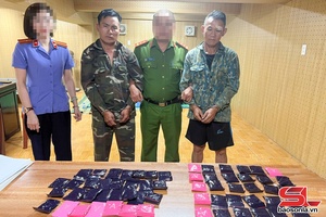 'Bắt giữ hai đối tượng mua bán trái phép hơn 12 nghìn viên ma túy tổng hợp
