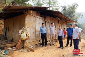 'Đồng chí Phó Chủ tịch UBND tỉnh làm việc tại xã Mường Bám