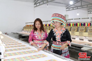 'Sức sống mới của thổ cẩm dân tộc Mông