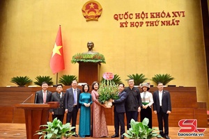 Thống đốc Ngân hàng Nguyễn Thị Hồng được bầu giữ chức Phó Chủ tịch Quốc hội