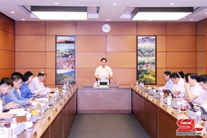 Đoàn đại biểu Quốc hội tỉnh Sơn La tham dự thảo luận tổ