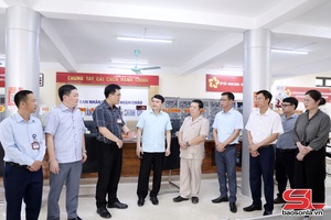 'Đồng chí Phó Chủ tịch UBND kiểm tra công tác cải cách thủ tục hành chính xã Bình Thuận và Thuận Châu