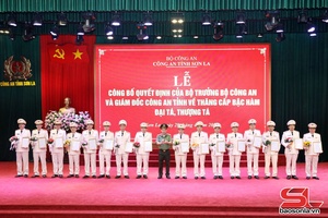 'Công an tỉnh Sơn La công bố quyết định thăng cấp bậc hàm Đại tá và Thượng tá cho 76 đồng chí