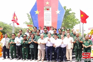 'BẢN TRÁNG CA BÊN DÒNG VÀM CỎ