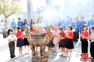 'Tự hào trang sử vẻ vang của dân tộc
