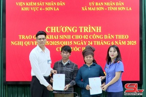 'Hỗ trợ cấp giấy khai sinh cho 2 công dân tại xã Mai Sơn