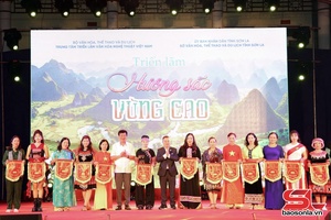Khai mạc Liên hoan các câu lạc bộ dân vũ
