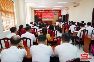 'Khai giảng lớp trung cấp lý luận chính trị K64.B04, hệ không tập trung