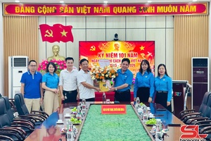 'Các đơn vị thăm, chúc mừng Báo và Phát thanh, truyền hình Sơn La nhân kỷ niệm 101 năm Ngày Báo chí Cách mạng Việt Nam