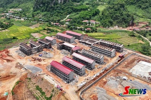 'Chạy đua “nước rút” thi công trường liên cấp biên giới Xuân Nha