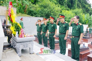 'Bộ CHQS tỉnh Sơn La dâng hương tưởng niệm các Anh hùng liệt sĩ