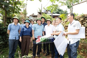 Đồng chí Phó Bí thư Thường trực Tỉnh ủy, Chủ tịch HĐND tỉnh làm việc với xã Mường Chanh và Phiêng Cằm