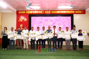 'Tường Hạ có 20 đảng viên được trao tặng Huy hiệu Đảng đợt 2/9