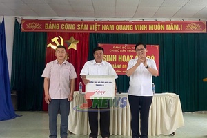 'Đồng chí Phó Chủ tịch HĐND tỉnh dự sinh hoạt Chi bộ bản Trung Thành, xã Kim Bon
