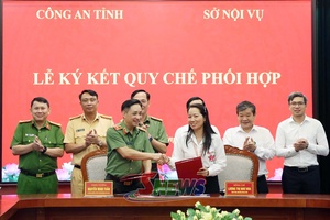 'Ký kết quy chế phối hợp bảo đảm an ninh, trật tự và ngành nội vụ