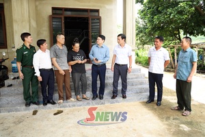 Đồng chí Phó Chủ tịch UBND tỉnh kiểm tra công tác xóa nhà tạm, nhà dột nát tại xã Sông Mã và Chiềng Khoong
