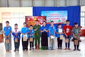 'Tuyên truyền phòng chống ma túy học đường tại Trường THCS Mường Chanh