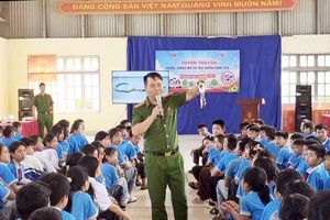 'Nâng cao ý thức chấp hành pháp luật cho học sinh