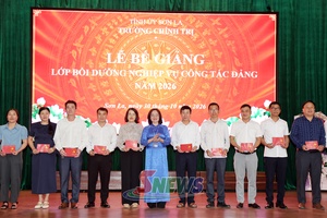 'Bế giảng Lớp bồi dưỡng nghiệp vụ công tác Đảng năm 2026