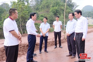 Đồng chí Chủ tịch UBND tỉnh kiểm tra dự án tuyến đường tránh thành phố Sơn La