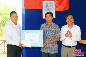 Đồng chí Tổng Biên tập Báo Sơn La dự sinh hoạt chi bộ cơ sở