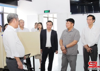 Đồng chí Phó Bí thư Thường trực Tỉnh ủy thăm Trung tâm Anh ngữ British Council