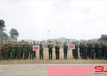 Giao lưu hữu nghị quốc phòng biên giới Việt Nam - Lào lần thứ hai: Diễn tập liên hợp đánh bắt tội phạm qua biên giới