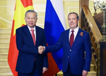 Tổng Bí thư Tô Lâm hội kiến Chủ tịch Đảng Nước Nga Thống nhất Dmitry Medvedev