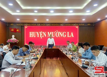 Đồng chí Phó chủ tịch UBND tỉnh làm việc tại huyện Mường La