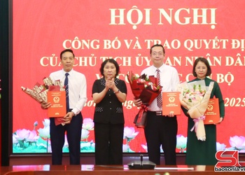 UBND tỉnh công bố các quyết định về công tác cán bộ 