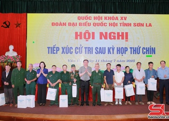 Đoàn đại biểu Quốc hội tỉnh tiếp xúc cử tri xã Vân Hồ